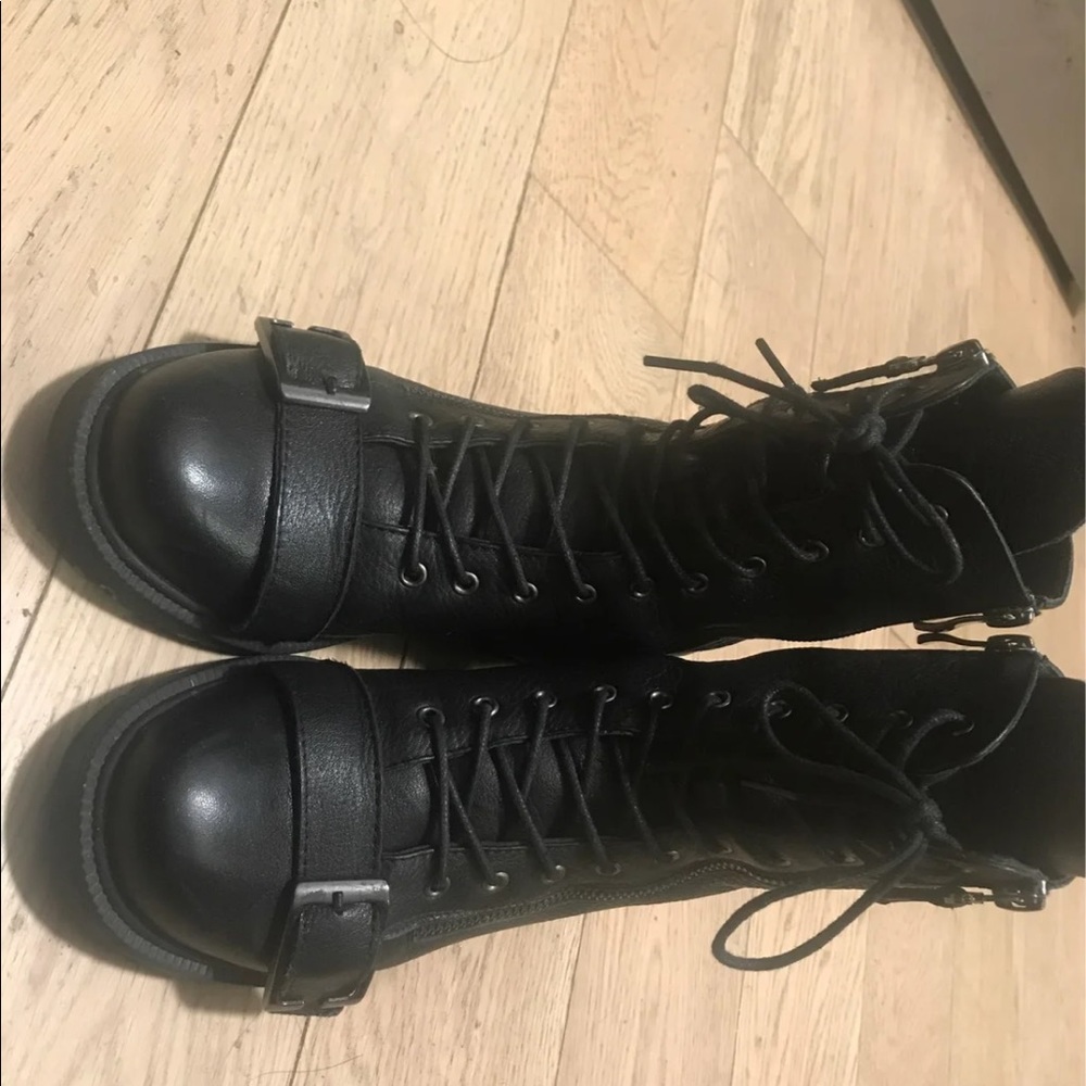 Black boots with zip closure size 240mm